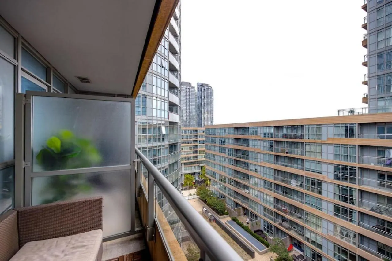 City Serenity 1 Bedroom With Balcony 토론토